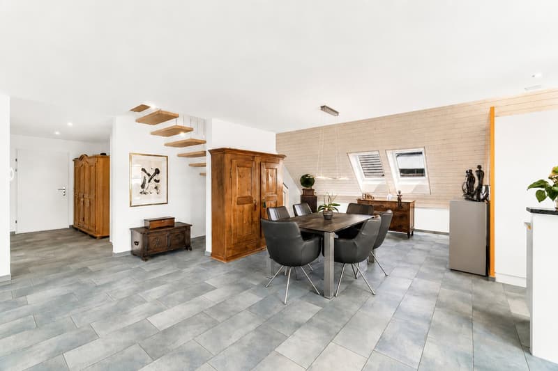 Grosszügige Dach-Maisonettewohnung mit Südwestterrasse und Alpensicht (3)