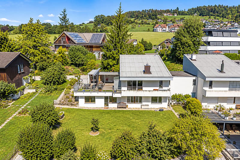 Familienhaus mit Sonnenterrasse und Garten (2)