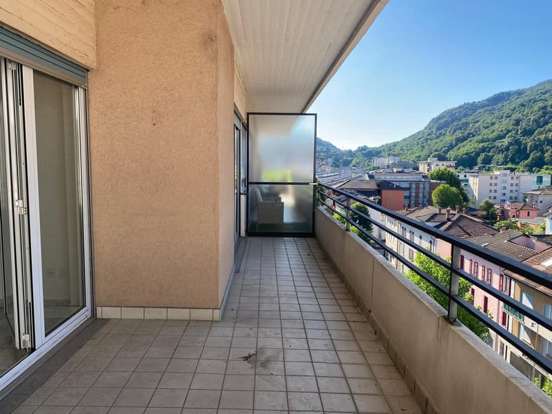 Chiasso, große 3,5-Zimmer-Dachwohnung mit separater Küche (7)