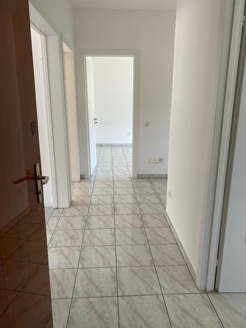 Chiasso, große 3,5-Zimmer-Dachwohnung mit separater Küche (2)