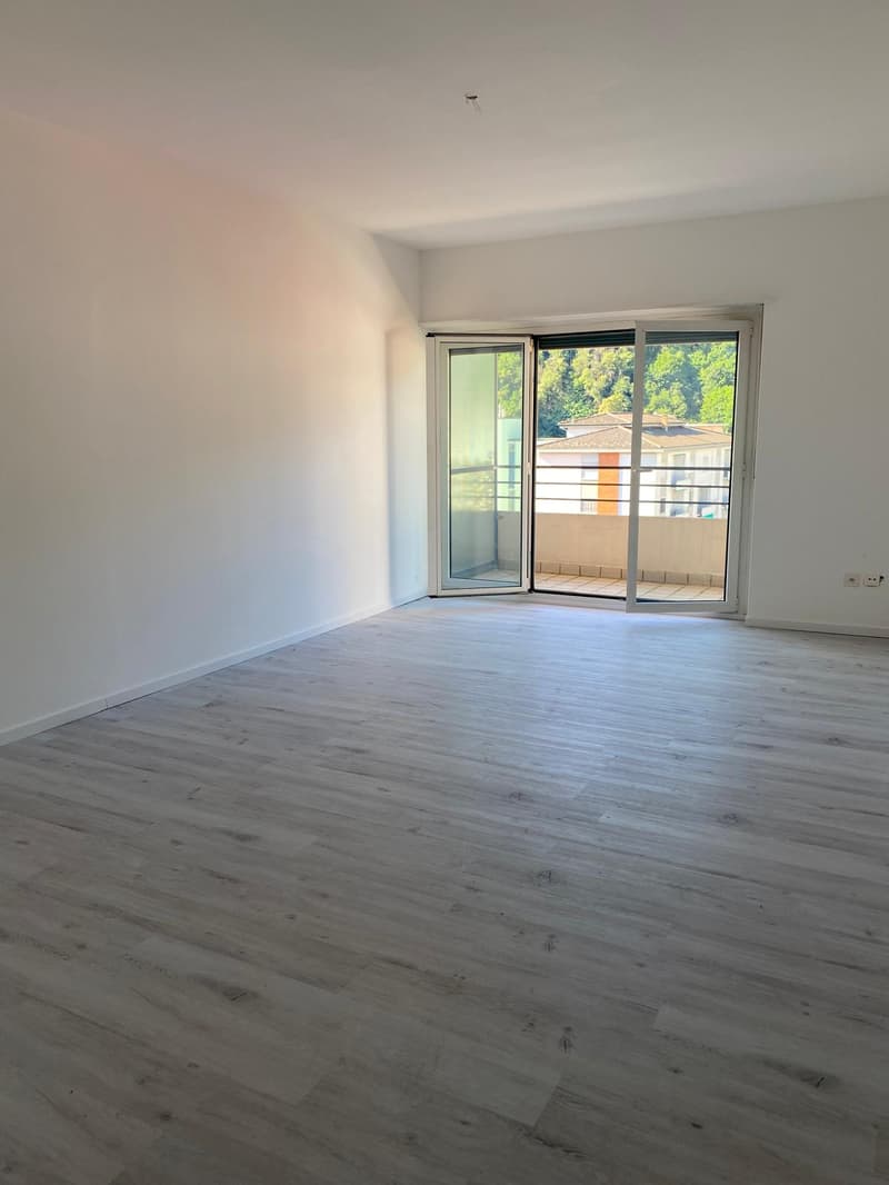 Chiasso, große 3,5-Zimmer-Dachwohnung mit separater Küche (5)