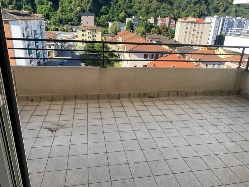 Chiasso, große 3,5-Zimmer-Dachwohnung mit separater Küche (8)