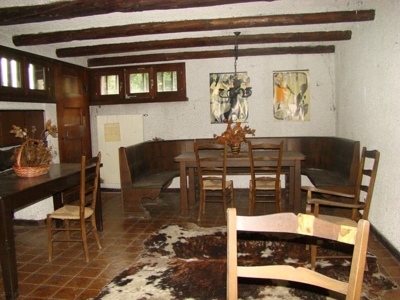 Morbio Inferiore Villa di carattere con ampia vista panoramica immersa nel verde (26)