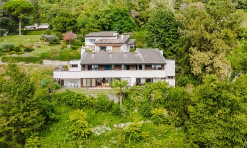 Morbio Inferiore Villa di carattere con ampia vista panoramica immersa nel verde (3)