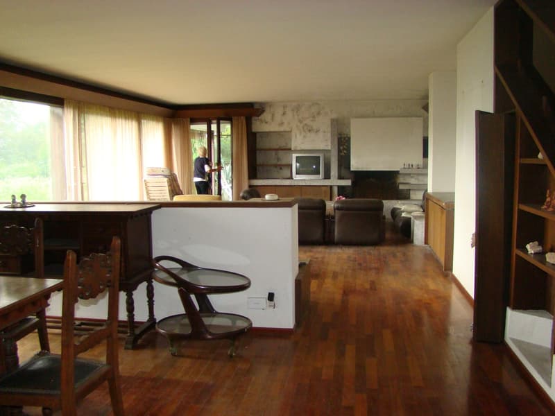 Morbio Inferiore Villa di carattere con ampia vista panoramica immersa nel verde (14)