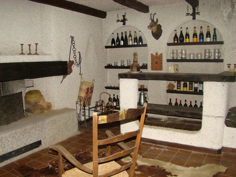 Morbio Inferiore Villa di carattere con ampia vista panoramica immersa nel verde (27)