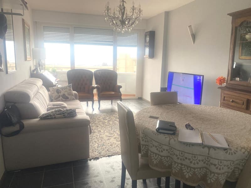 Komfortables 3,5-Zimmer-Apartment mit teilweisem Seeblick (2)