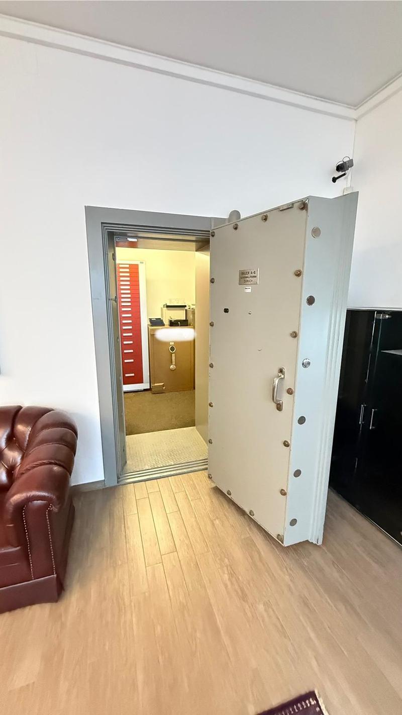 Professioneller Büroplatz in Zentral-Chiasso (9)