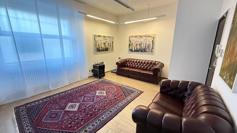 Professioneller Büroplatz in Zentral-Chiasso (2)