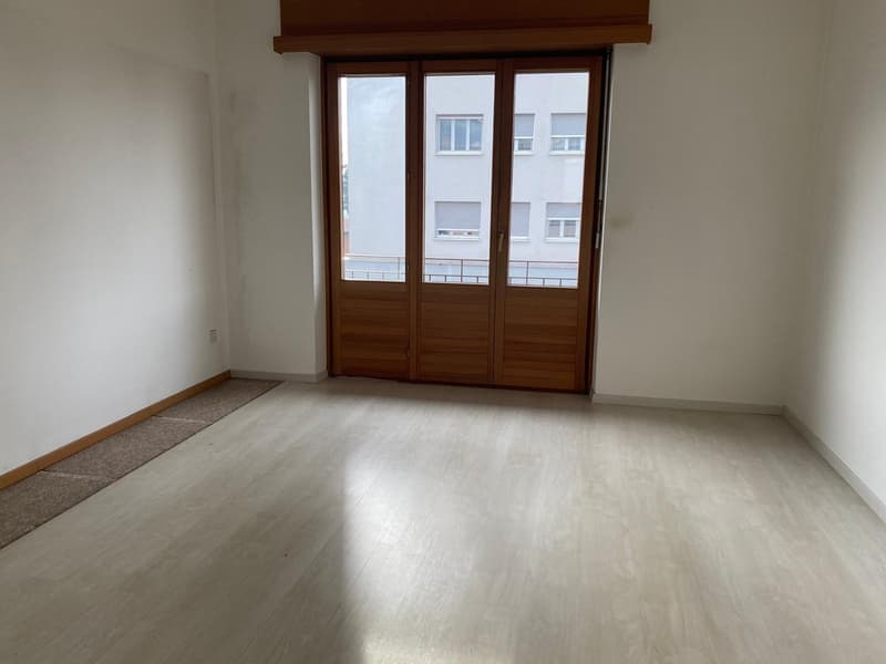 Balerna Dachgeschosswohnung mit 3,5 Zimmern zur Renovierung (2)