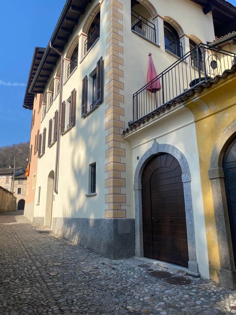 Charakteristische 3,5-Zimmer-Wohnung mit Innenhof (2)