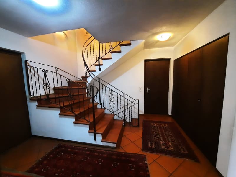 Splendida Villa di 9 Locali a Manno, Ticino (6)