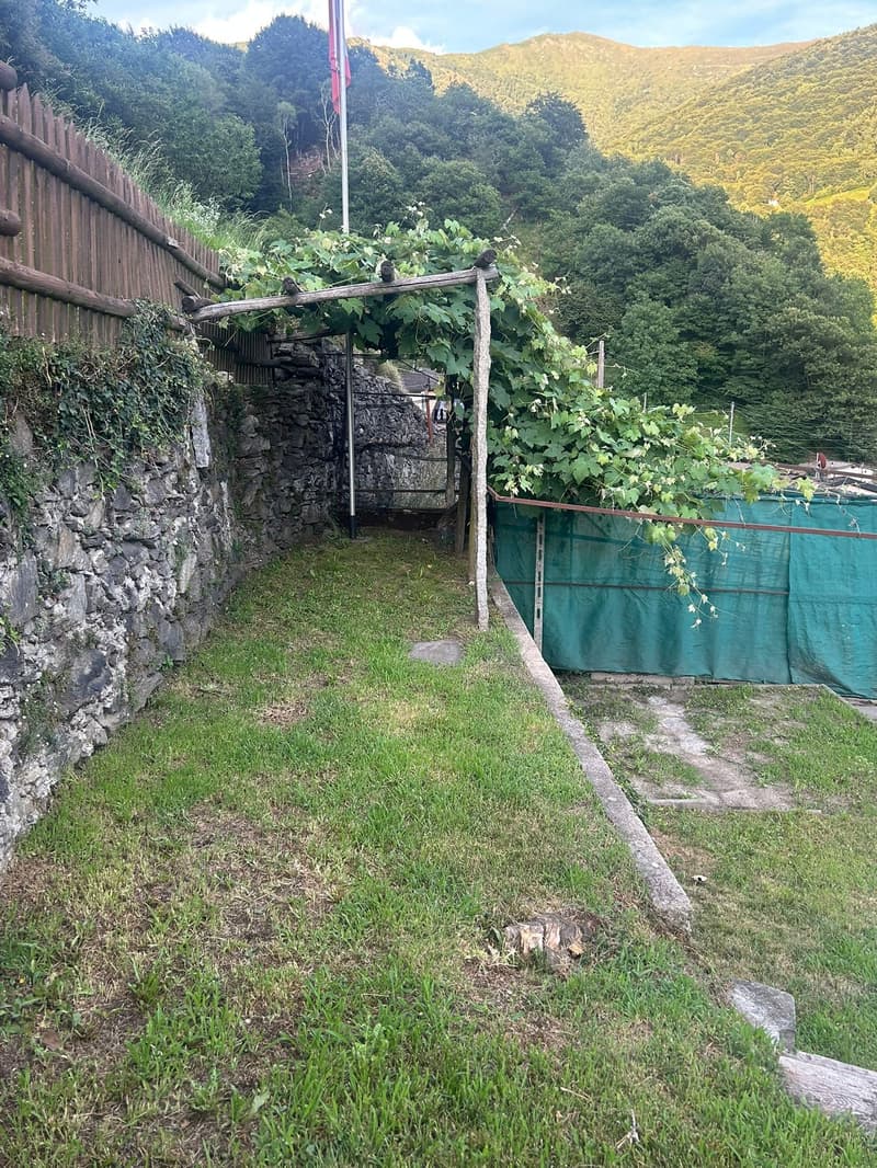 Unabhängiges Haus im Kern von Medeglia (29)