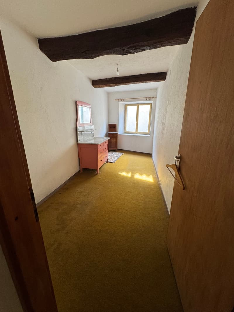 Casa di nucleo con 2 appartamenti e 18 locali a Vernate (31)