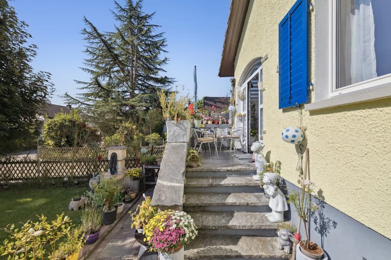 8-room single-family house with large garden in Suhr for sale (2)