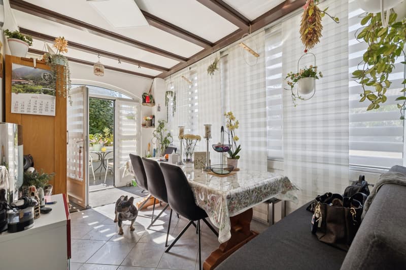 8-room single-family house with large garden in Suhr for sale (8)