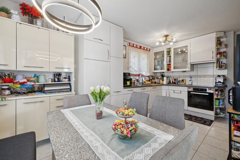 8-room single-family house with large garden in Suhr for sale (7)