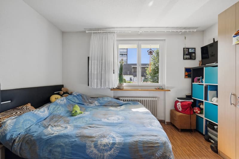 8-room single-family house with large garden in Suhr for sale (11)