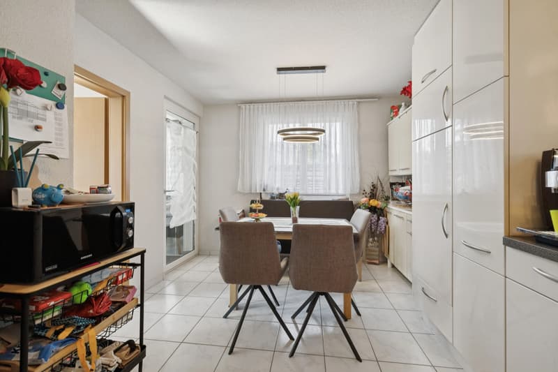 8-room single-family house with large garden in Suhr for sale (6)