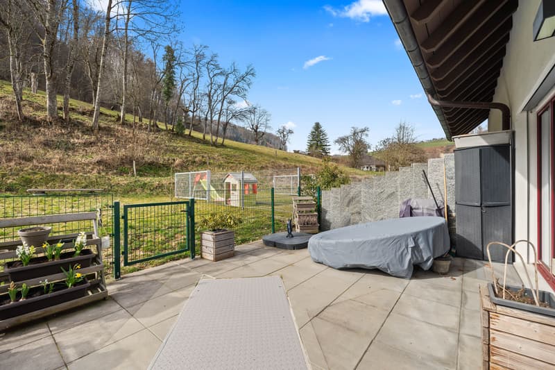 Live quietly on the edge of the forest in a modern home with plenty of privacy (9)