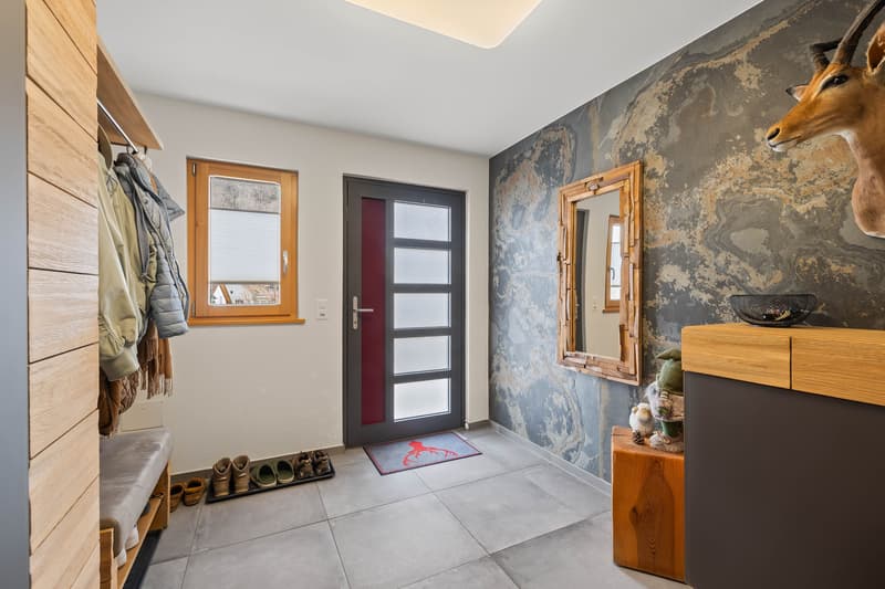 Live quietly on the edge of the forest in a modern home with plenty of privacy (4)
