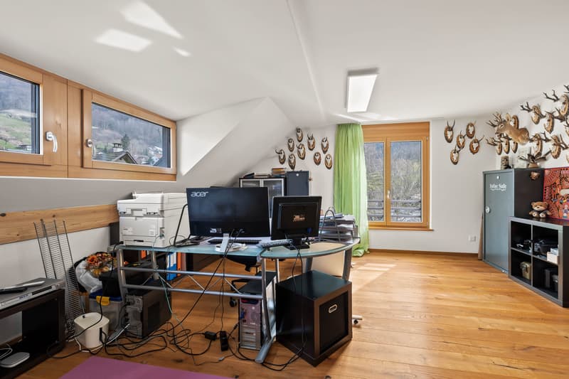 Live quietly on the edge of the forest in a modern home with plenty of privacy (13)