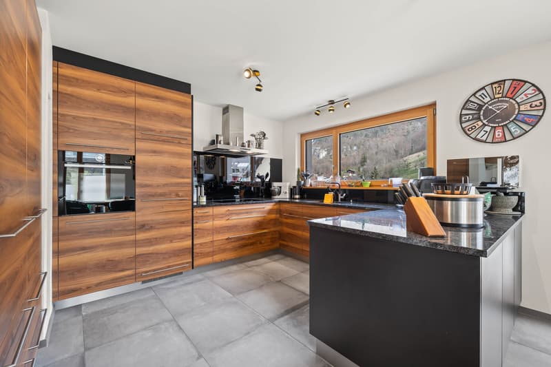 Live quietly on the edge of the forest in a modern home with plenty of privacy (5)