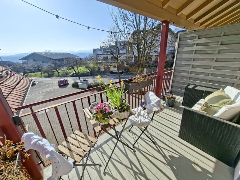 Hell mit Balkon und Aussicht (1)