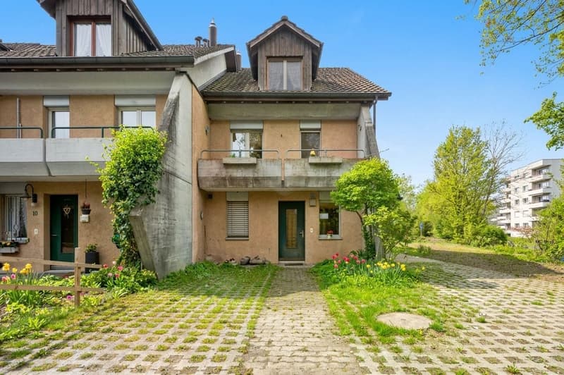 Family paradise in top location - with renovation potential (1)