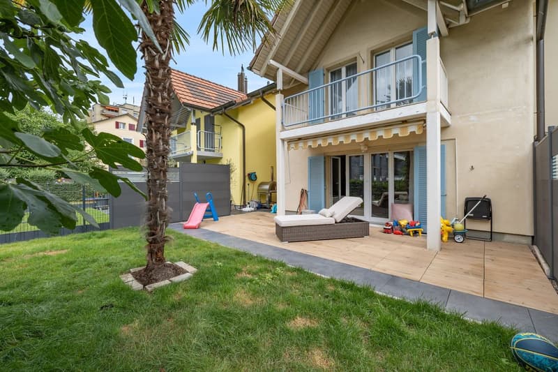 Family-friendly with garden (1)