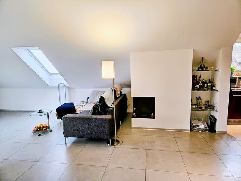 Geräumige 3.5-Zimmer Dachwohnung mit Aussicht in Weiningen (4)