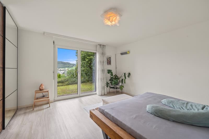 Fantastische Aussicht mit grosszügigem Garten (5)