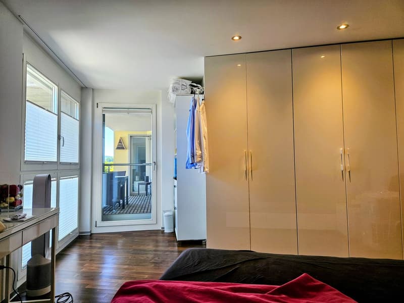 Geräumige 3.5-Zimmer Dachwohnung mit Aussicht in Weiningen (8)