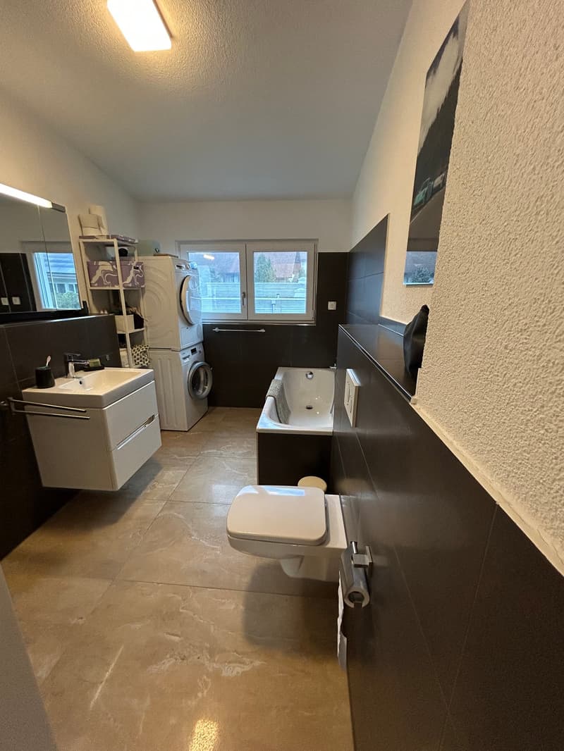 Grosszügige 4.5-Zimmer-Maisonette mit zwei Balkonen und Weitsicht an ruhiger Lage (4)