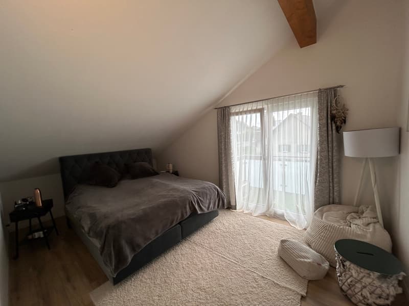 Grosszügige 4.5-Zimmer-Maisonette mit zwei Balkonen und Weitsicht an ruhiger Lage (8)
