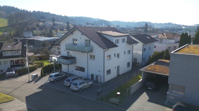 Grosszügige 4.5-Zimmer-Maisonette mit zwei Balkonen und Weitsicht an ruhiger Lage (10)