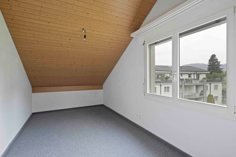 Attractive semi-detached house in a central location with valuable land reserves (8)