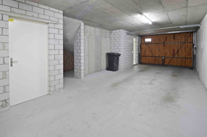 Attractive semi-detached house in a central location with valuable land reserves (12)