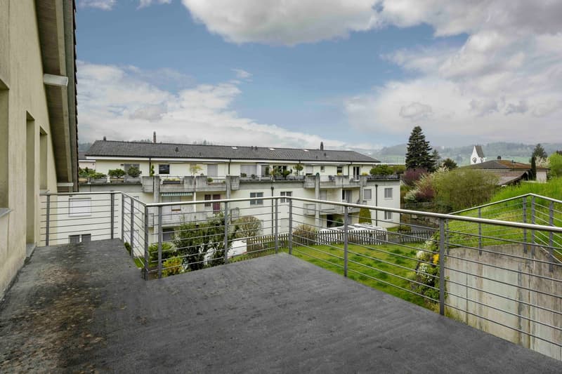 Attractive semi-detached house in a central location with valuable land reserves (10)