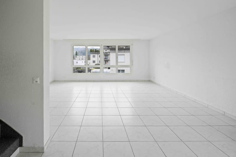 Attractive semi-detached house in a central location with valuable land reserves (4)
