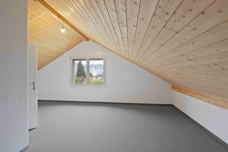 Attractive semi-detached house in a central location with valuable land reserves (11)