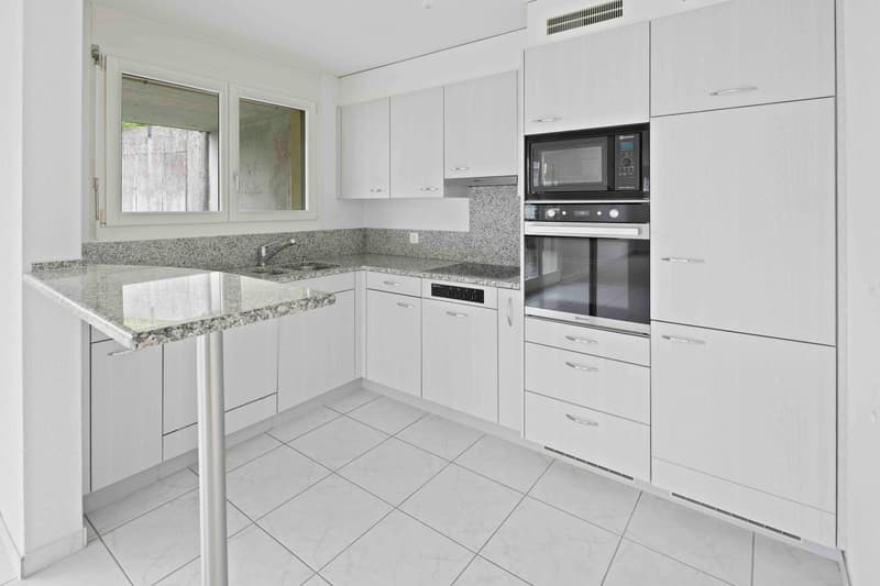 Attractive semi-detached house in a central location with valuable land reserves (3)