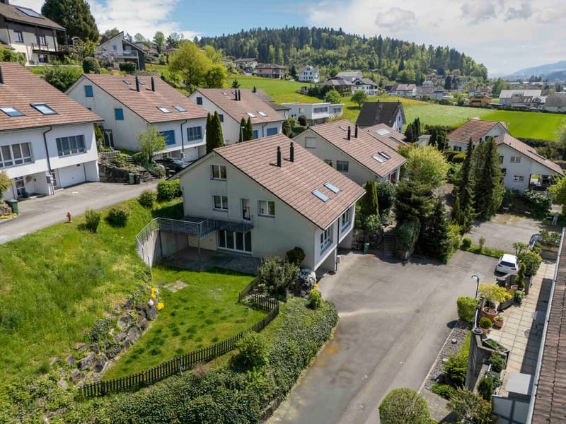 Attractive semi-detached house in a central location with valuable land reserves (1)