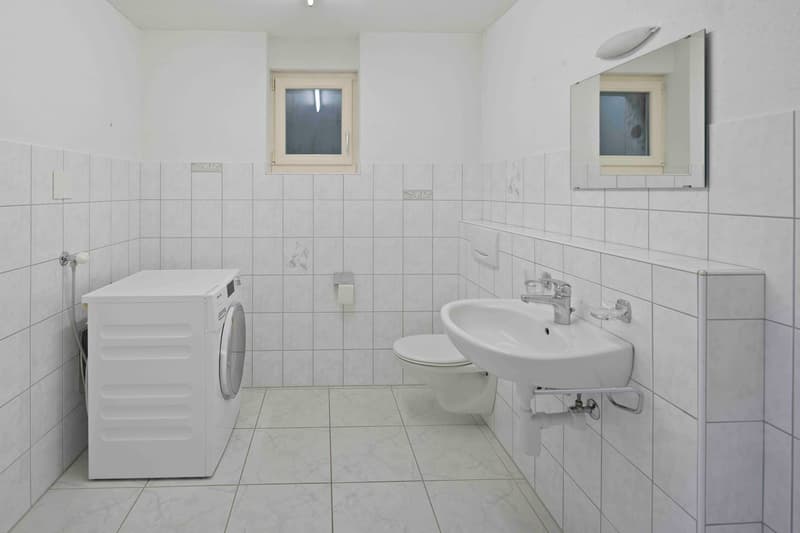 Attractive semi-detached house in a central location with valuable land reserves (7)