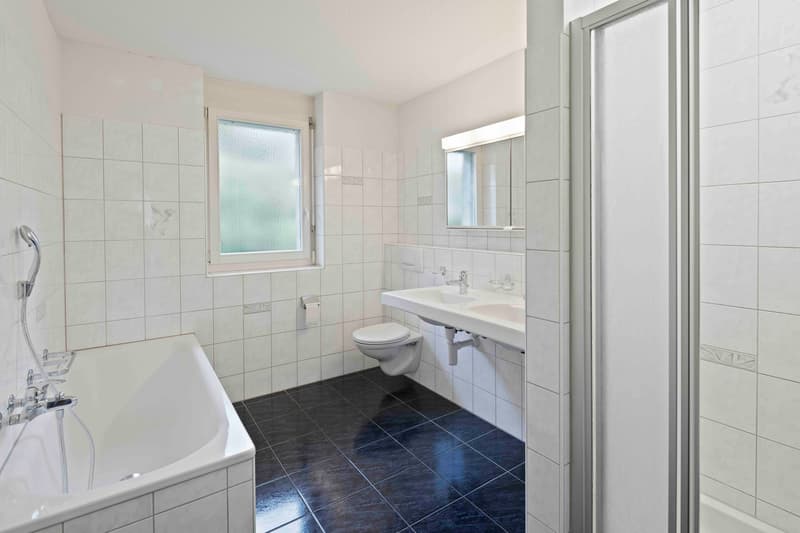 Attractive semi-detached house in a central location with valuable land reserves (6)