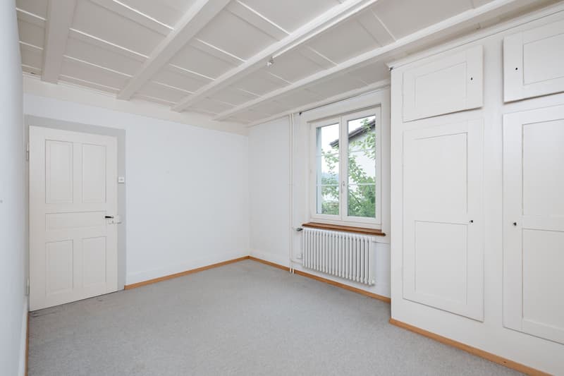 Idyllisches Einfamilienhaus mit wertvollen Landreserven (3)
