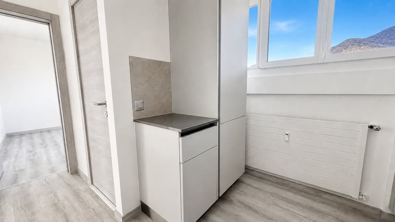 Bis zu 3 Monate kostenlos - Modernes 4.5-Zimmer-Wohnung in Coldrerio renoviert (2)