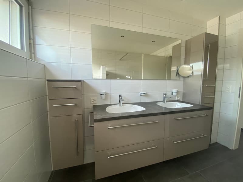 Bright 4.5-room apartment with balcony and beautiful view in Wangen an der Aare (8)