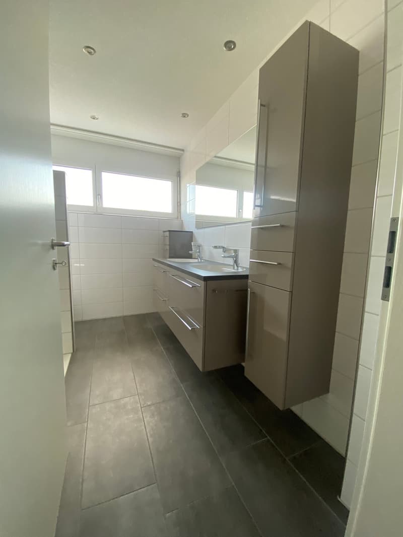 Bright 4.5-room apartment with balcony and beautiful view in Wangen an der Aare (7)