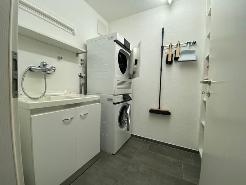 Bright 4.5-room apartment with balcony and beautiful view in Wangen an der Aare (17)
